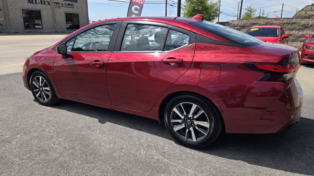 2021 Nissan Versa Image 4