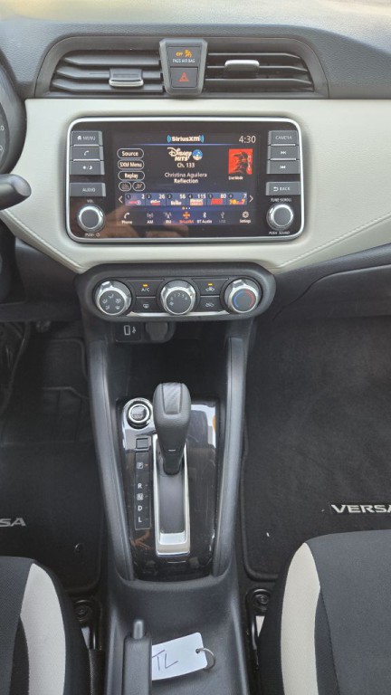 2022 Nissan Versa Image 13