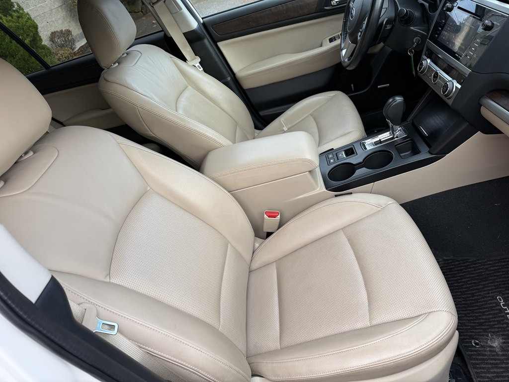 2015 Subaru Outback Image 12