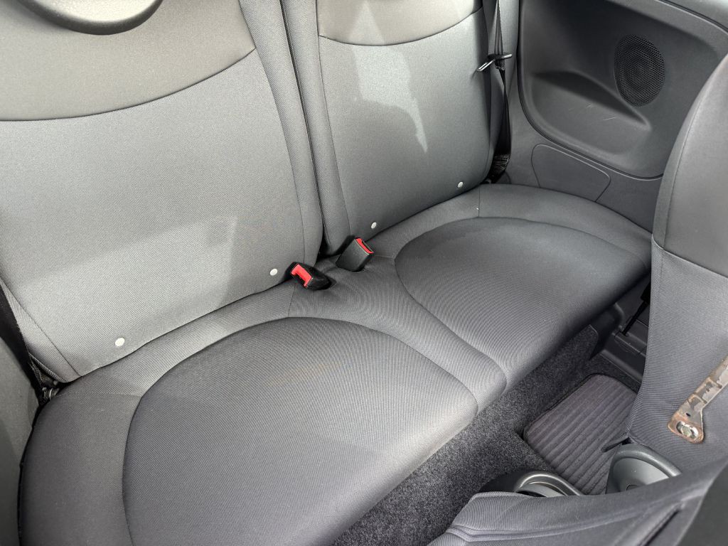 2015 FIAT 500 Image 16