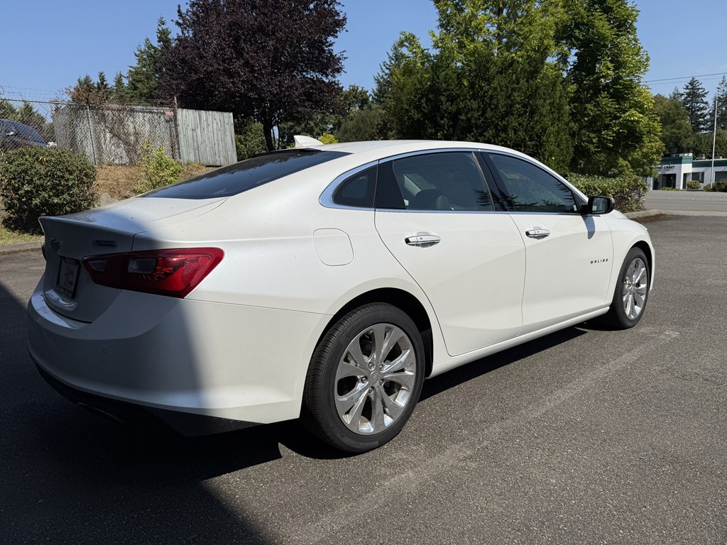 2017 Chevrolet Malibu Image 3