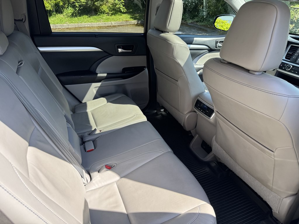 2017 Toyota Highlander Image 18