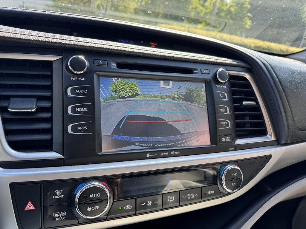 2017 Toyota Highlander Image 21
