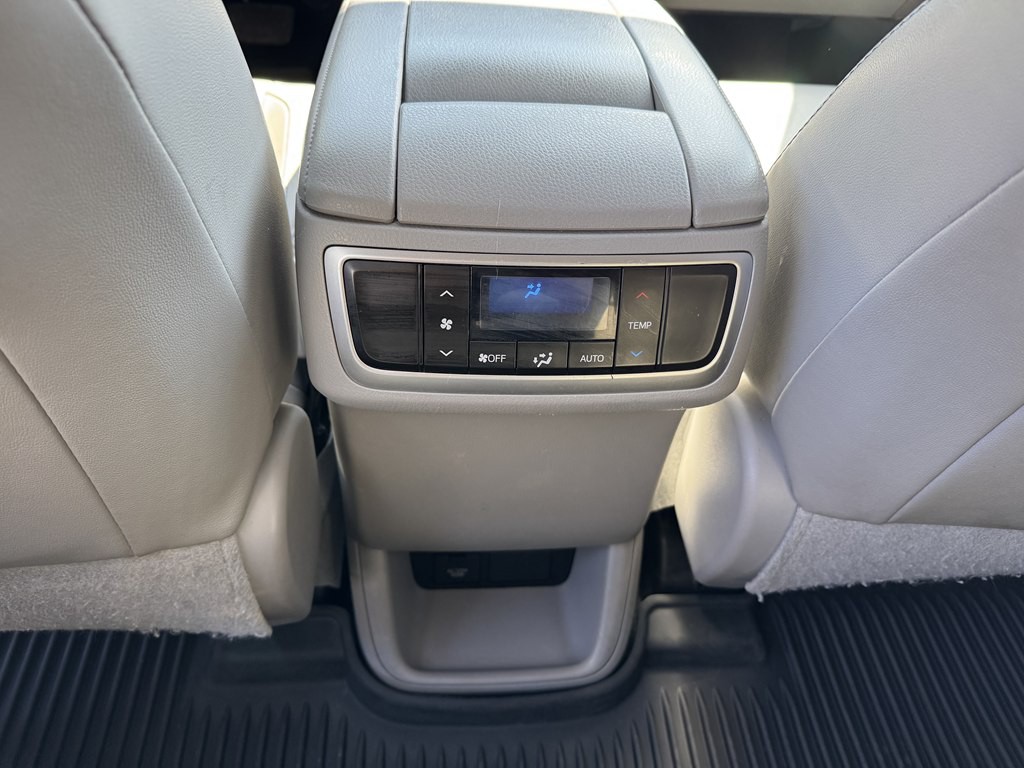 2017 Toyota Highlander Image 25