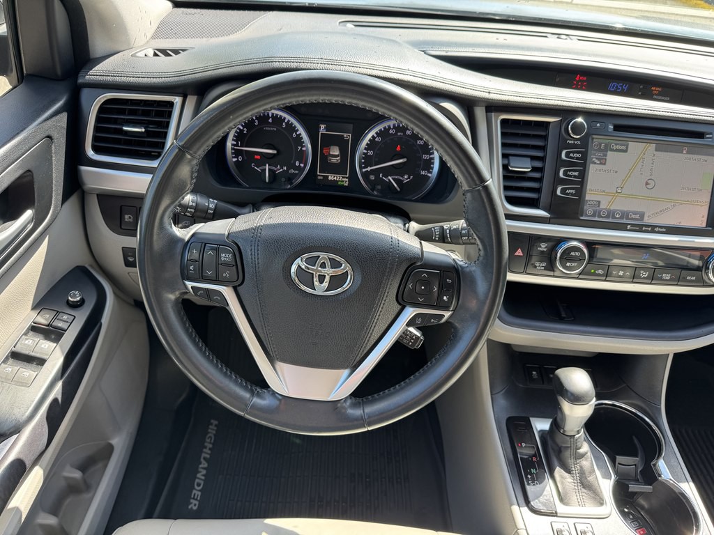 2017 Toyota Highlander Image 26