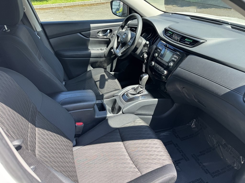 2017 Nissan Rogue Image 16