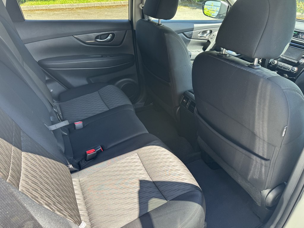 2017 Nissan Rogue Image 18