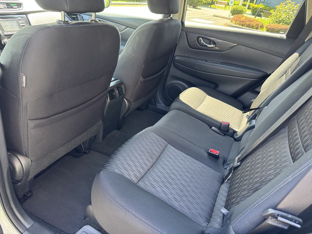 2017 Nissan Rogue Image 18