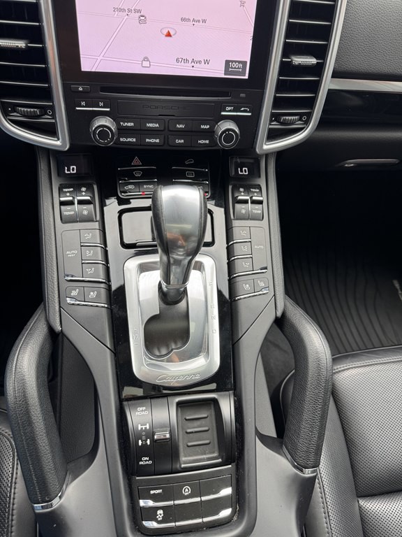 2017 Porsche Cayenne Image 21