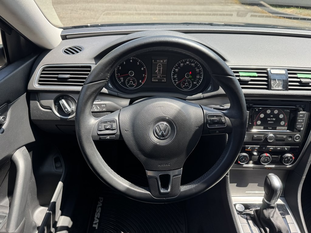 2015 Volkswagen Passat Image 14