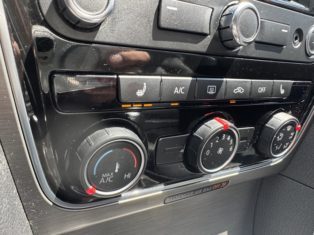 2015 Volkswagen Passat Image 21