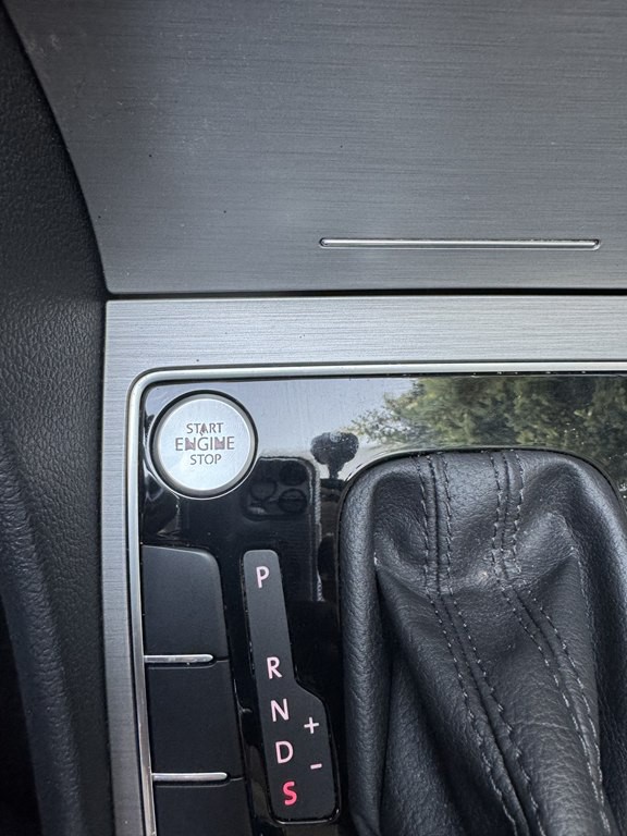 2015 Volkswagen Passat Image 22