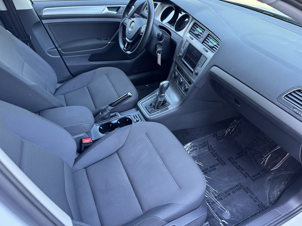 2017 Volkswagen Golf Image 16