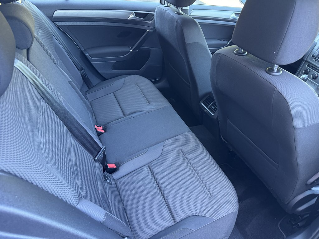 2017 Volkswagen Golf Image 18