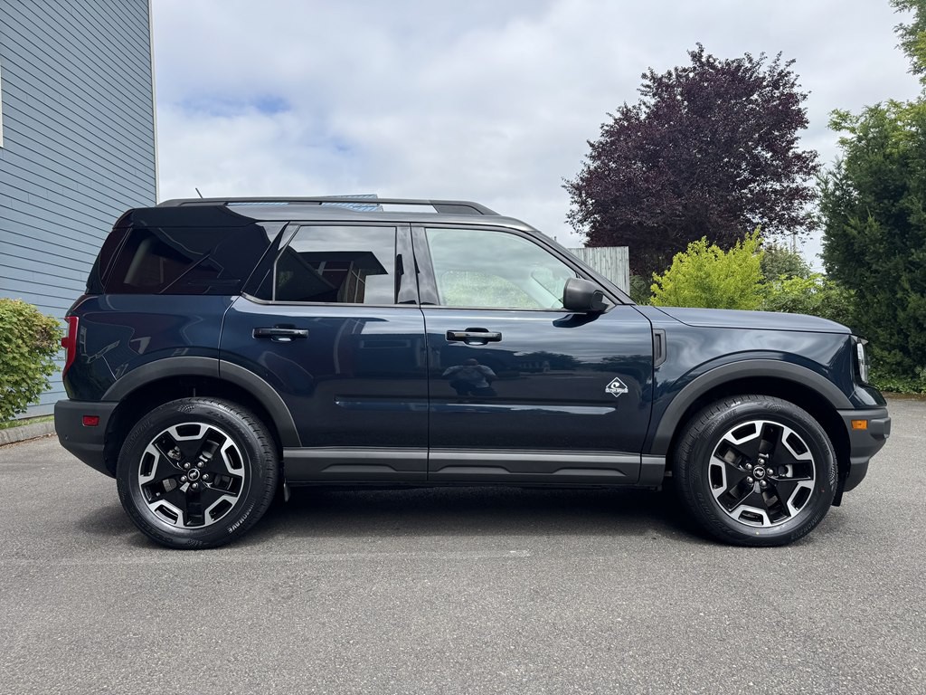 2021 Ford Bronco Image 2