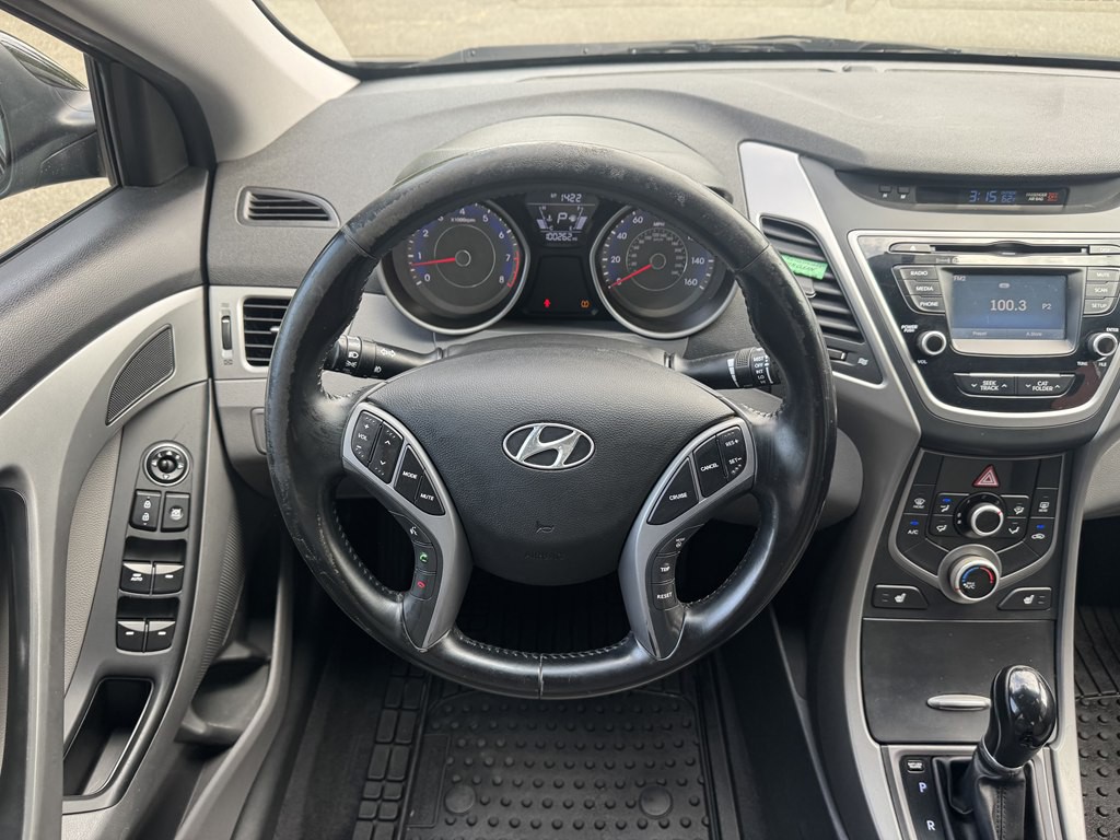 2015 Hyundai Elantra Image 17