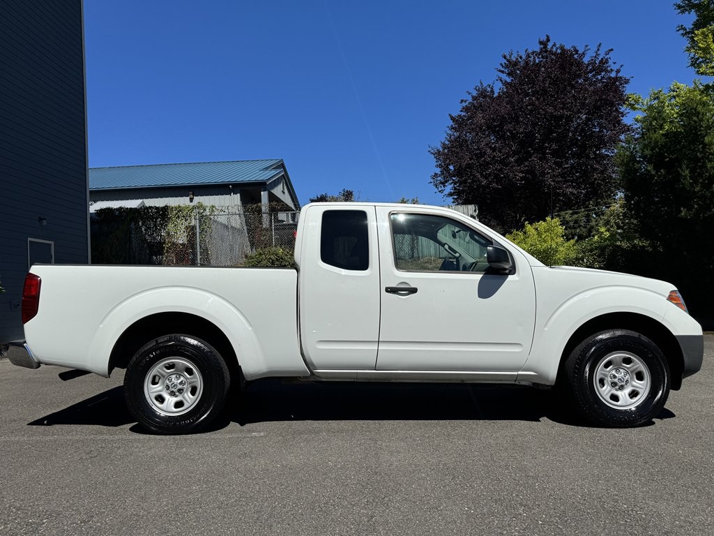 2015 Nissan Frontier Image 2