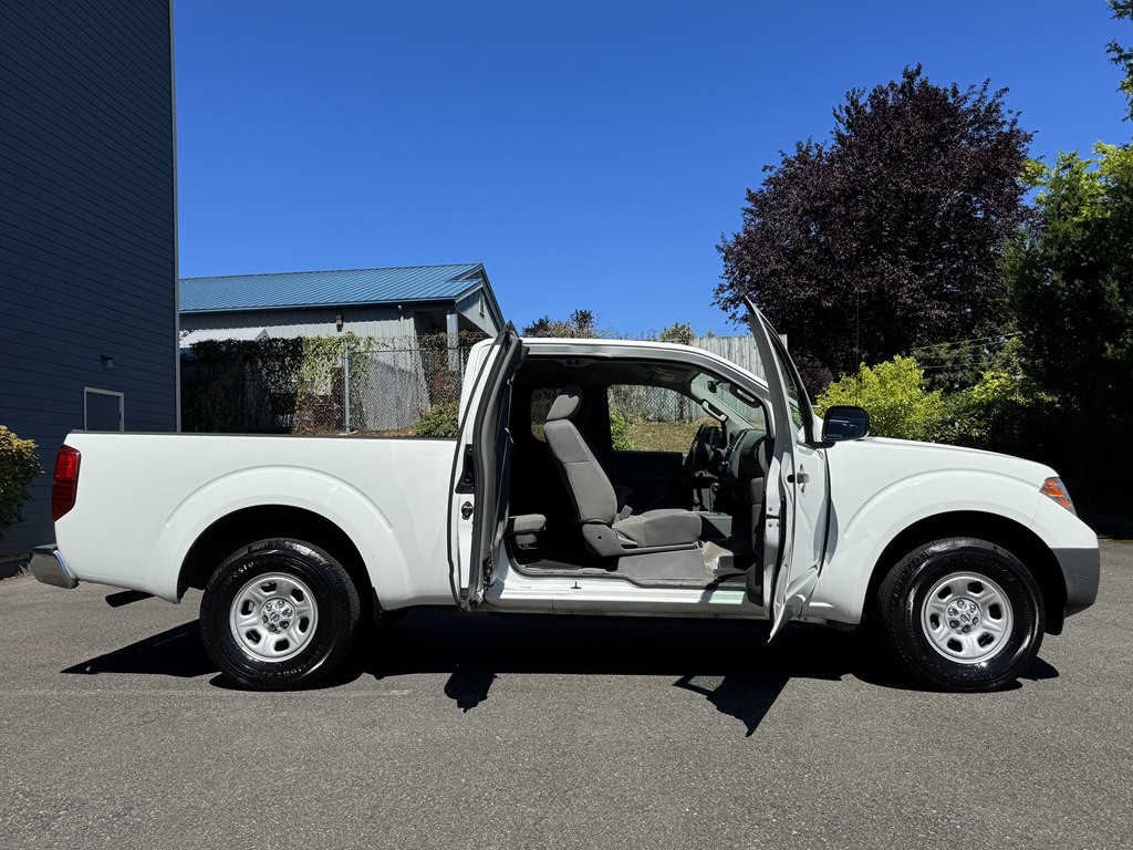 2015 Nissan Frontier Image 8