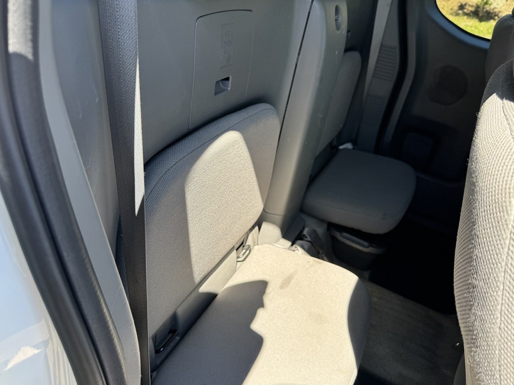 2015 Nissan Frontier Image 16
