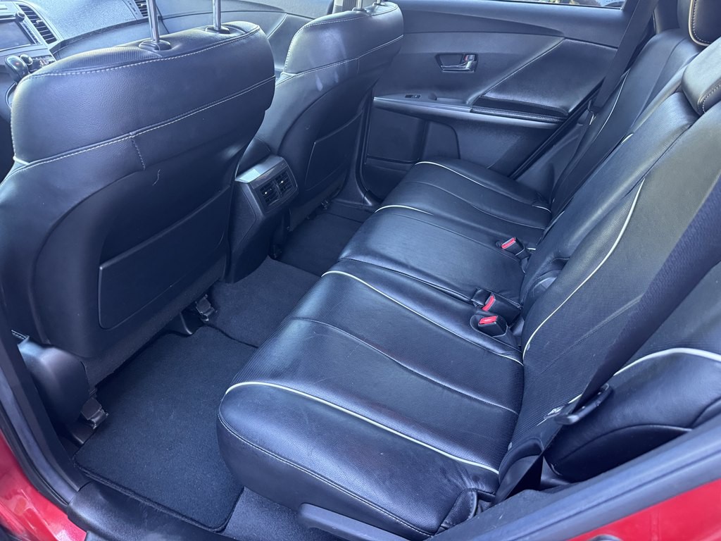 2013 Toyota Venza Image 16