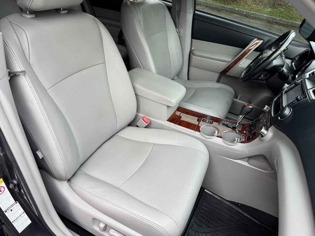 2013 Toyota Highlander Image 16