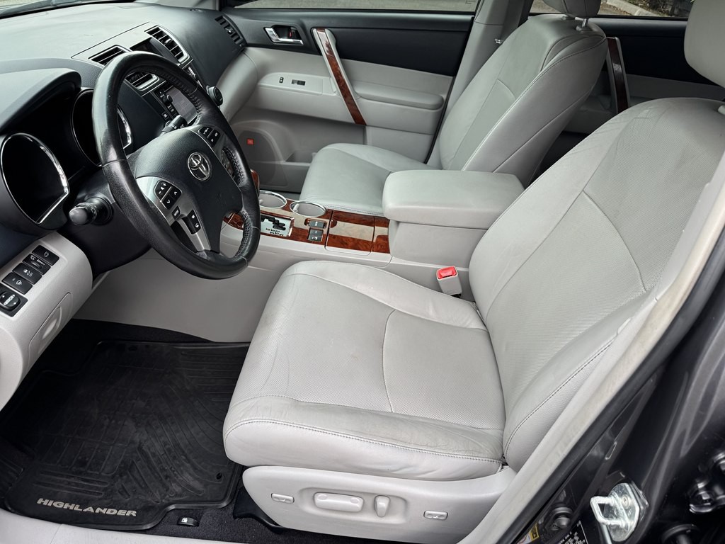 2013 Toyota Highlander Image 17