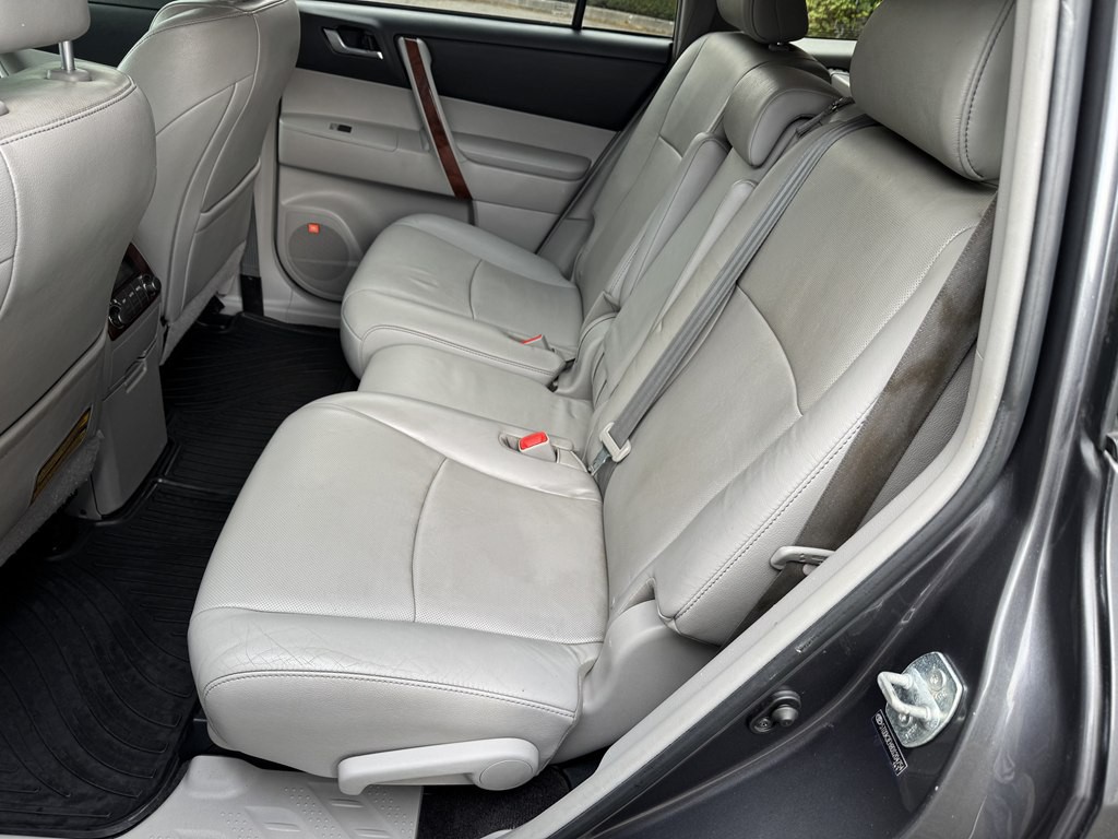 2013 Toyota Highlander Image 19