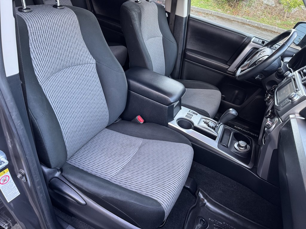 2016 Toyota 4Runner Image 16