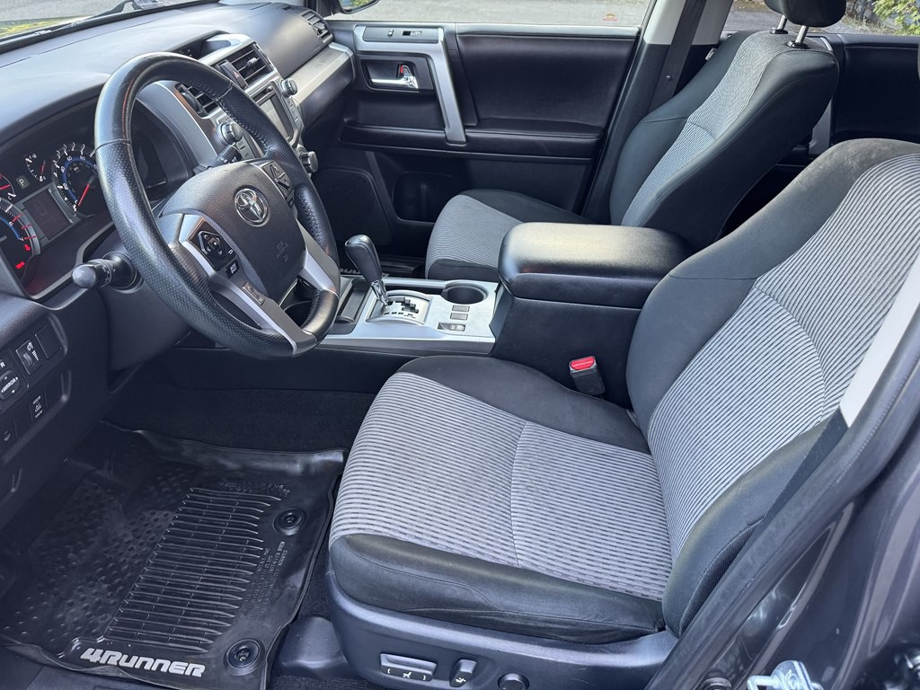 2016 Toyota 4Runner Image 17