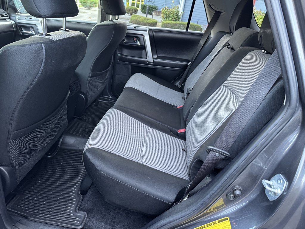 2016 Toyota 4Runner Image 18