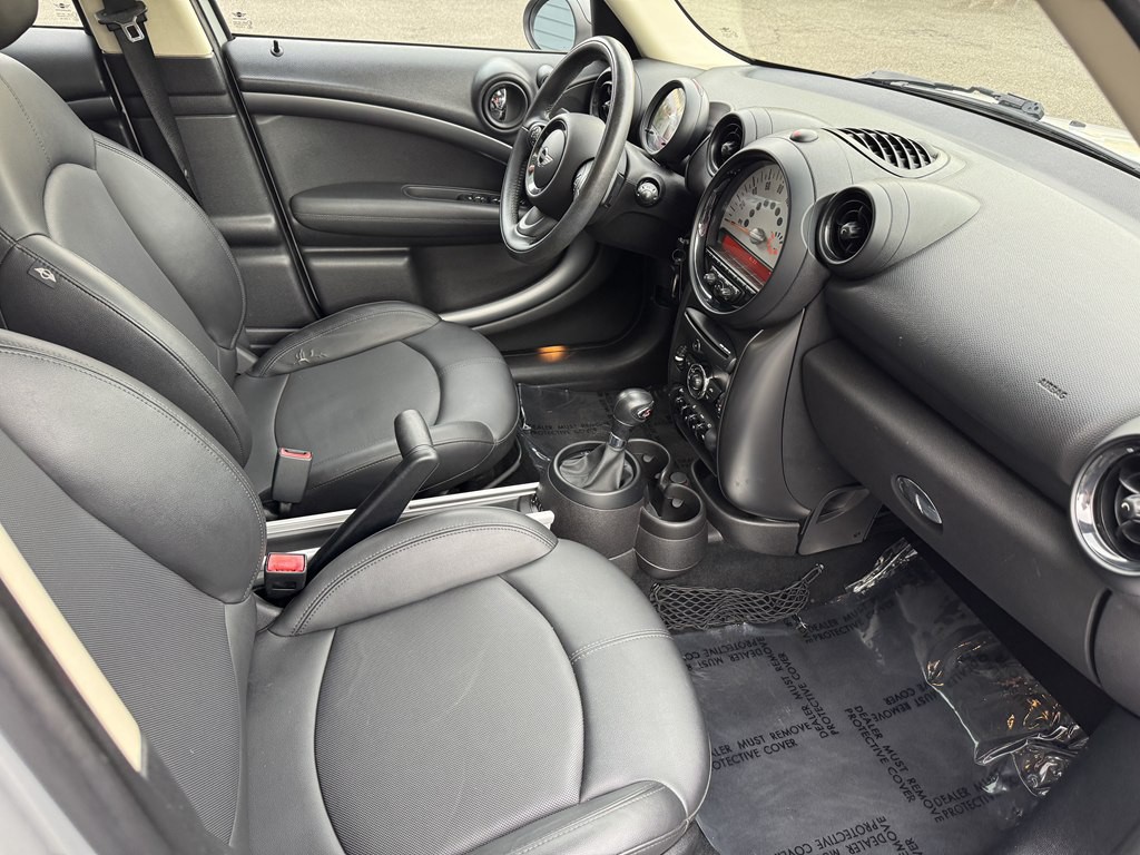 2014 MINI Cooper Image 17