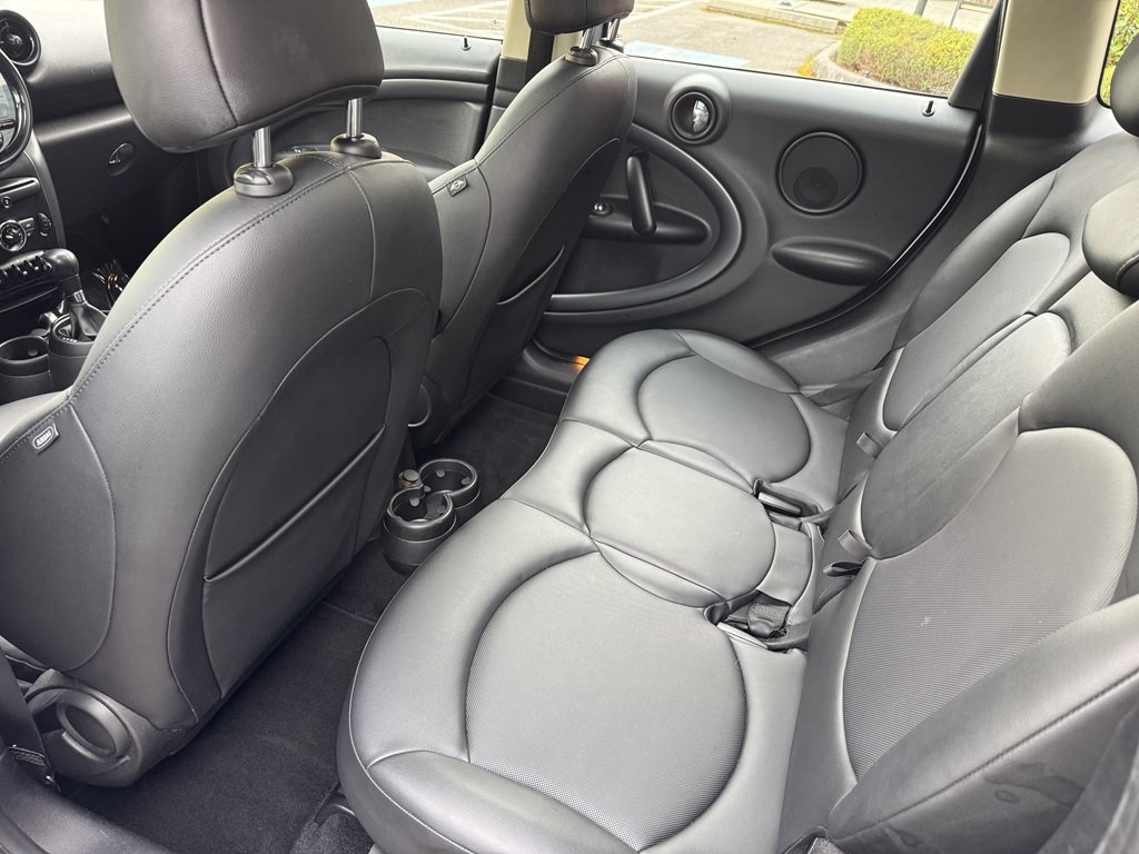 2014 MINI Cooper Image 18