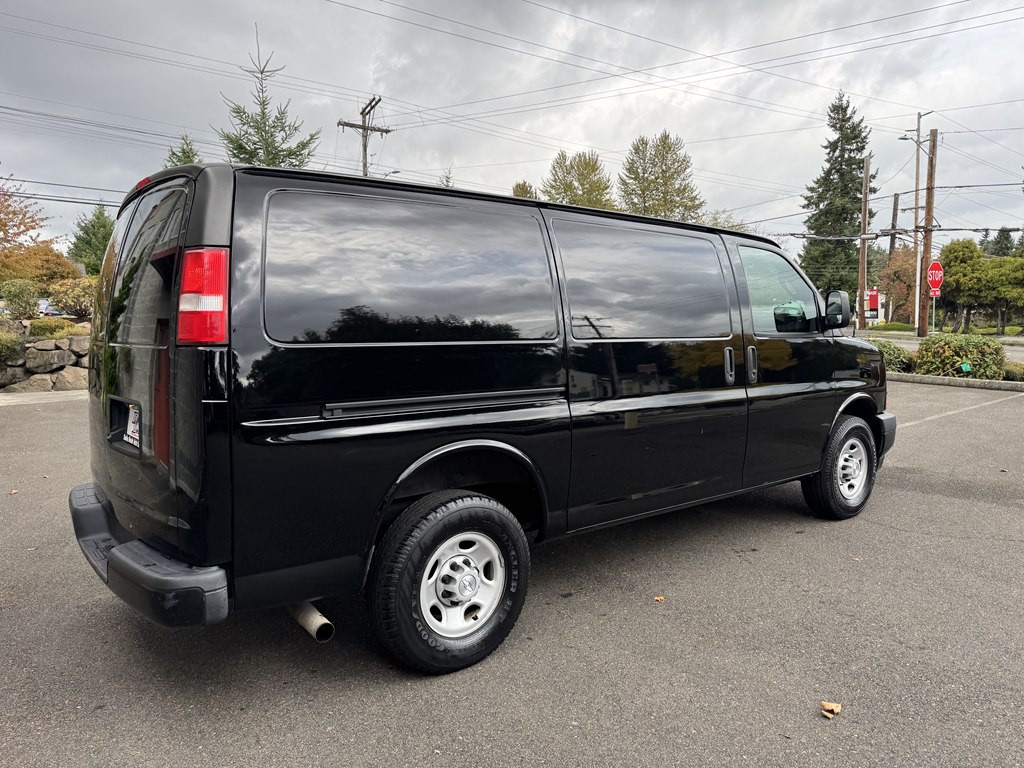 2017 Chevrolet Express Image 3
