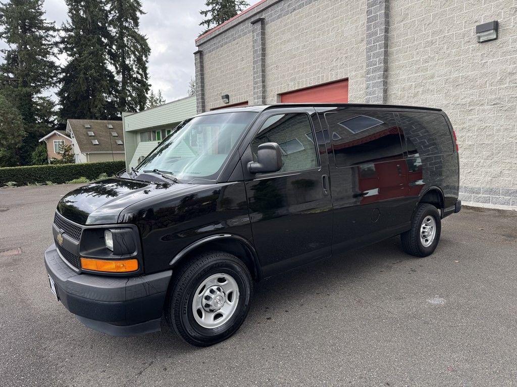2017 Chevrolet Express Image 4