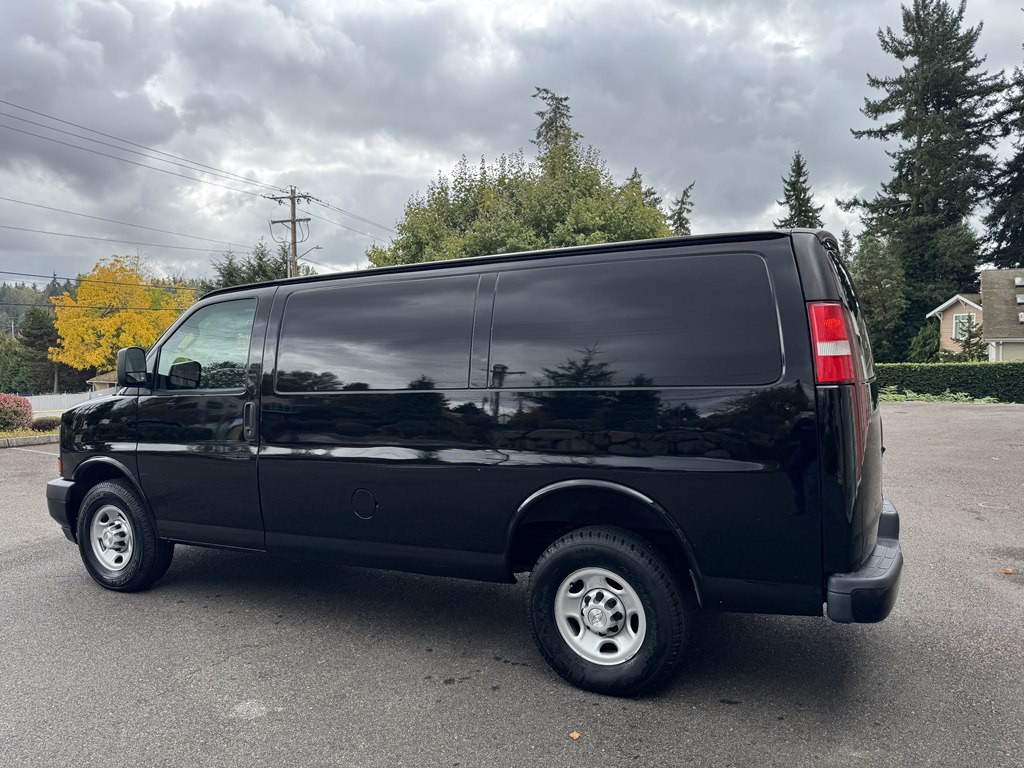 2017 Chevrolet Express Image 5
