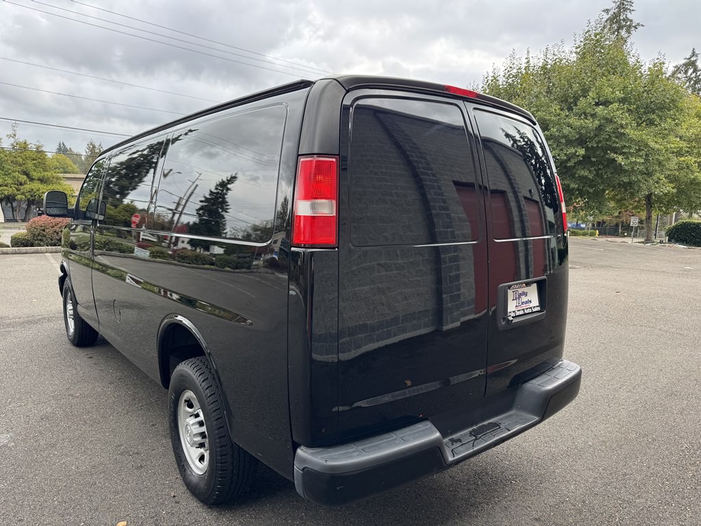 2017 Chevrolet Express Image 6