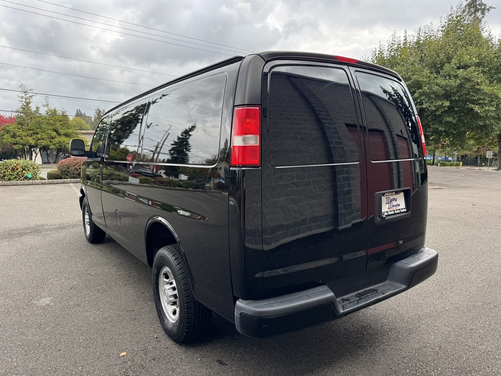 2017 Chevrolet Express Image 8