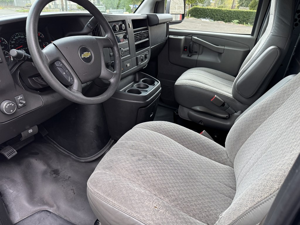 2017 Chevrolet Express Image 13