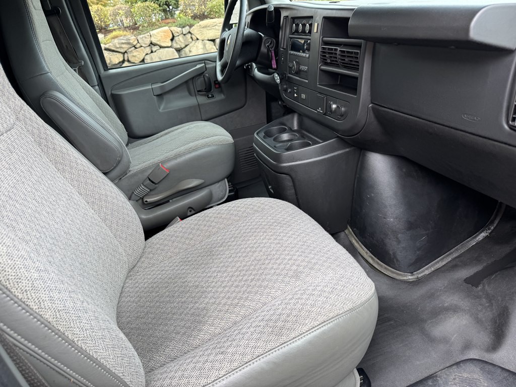 2017 Chevrolet Express Image 14