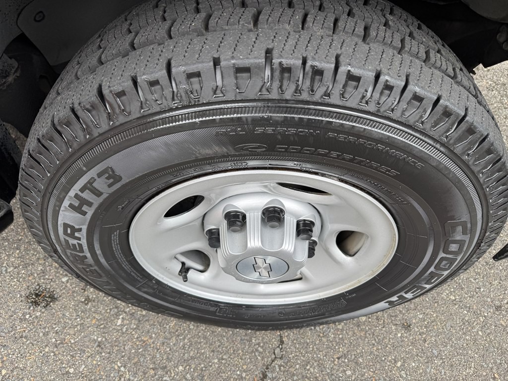 2017 Chevrolet Express Image 16