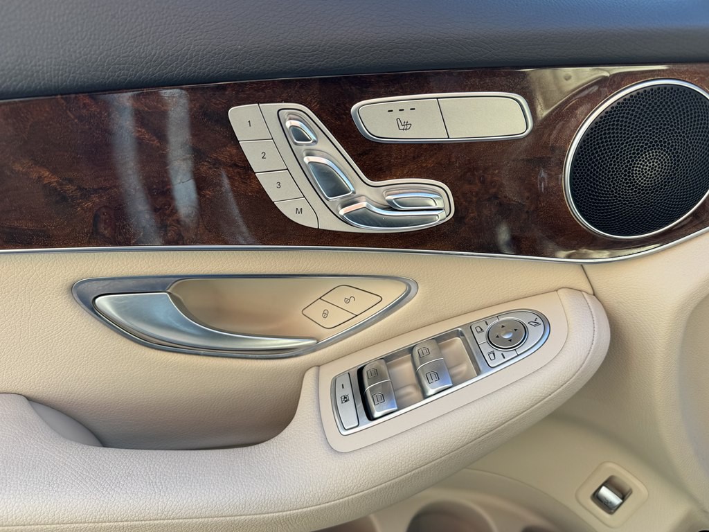 2016 Mercedes-Benz GLC-Class Image 19