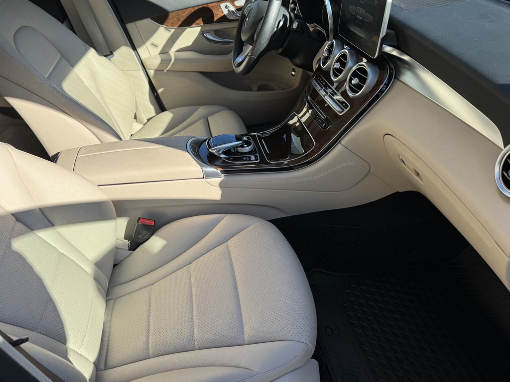 2016 Mercedes-Benz GLC-Class Image 14