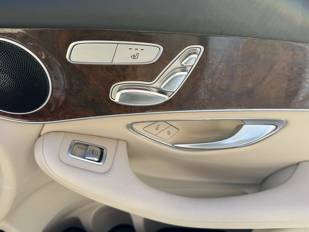 2016 Mercedes-Benz GLC-Class Image 17
