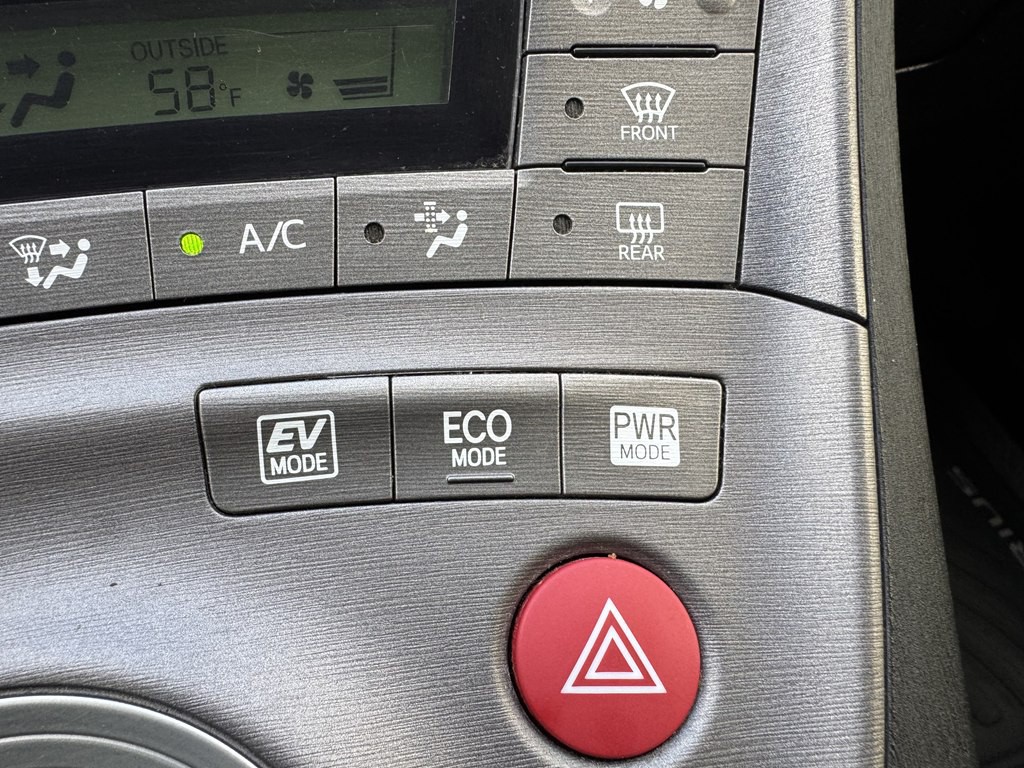 2015 Toyota Prius Image 21