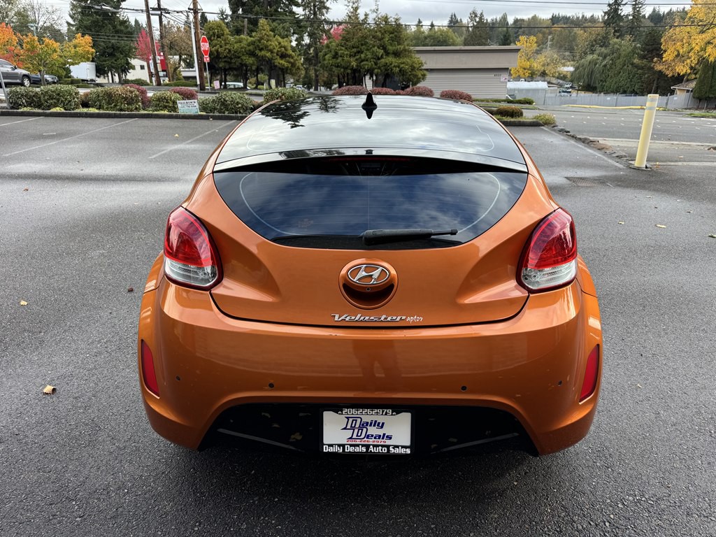 2013 Hyundai Veloster Image 8
