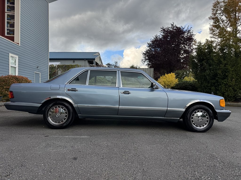 1988 Mercedes-Benz 420-Class Image 2