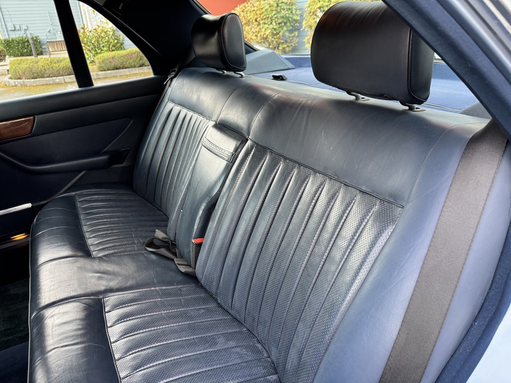 1988 Mercedes-Benz 420-Class Image 22