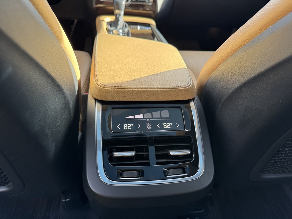 2016 Volvo XC90 Image 22