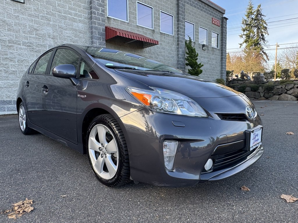 2014 Toyota Prius Image 2