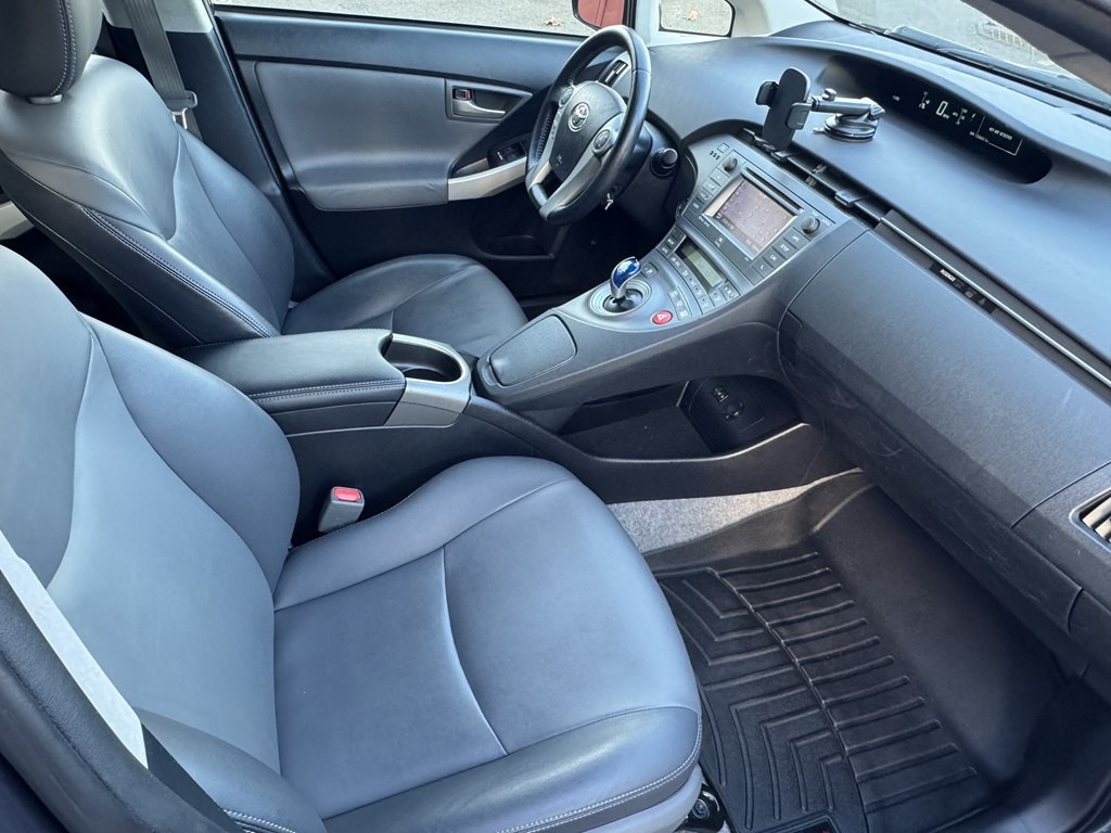2014 Toyota Prius Image 16